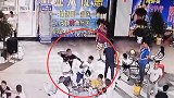 朋友饭后抢买单翻脸 安徽男子一拳将好友打倒在地