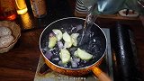 韭菜最聪明的做法，简单又好喝的韭菜丝瓜汤，清爽开胃