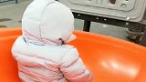 本来想给宝宝试一下滑滑梯，结果上瘾了，累死老母亲了