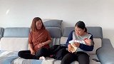 妻子生娃丈夫给婆婆打三万，打工回家看到妻子从猪圈爬出来，解气