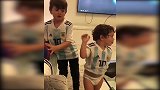 萌娃的助威：“梅西加油 我们为你高歌！”