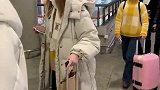 这美女对我卖萌了