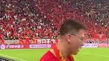 实拍球迷现场痛骂国足：中国足球脸都让你们丢尽了