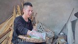 镇长来明二锅家走访，想请他能帮个小忙，为当地农产品提供点帮助