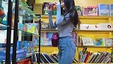 在图书馆遇到一个可爱的小姐姐偶遇大长腿