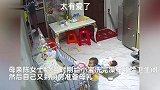 妈妈独自带俩娃被大宝感动哭，怕2个月妹妹着凉，踮脚拿被子盖上