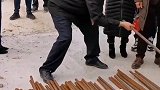 大衣哥下工地体验生活！