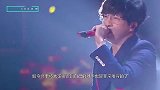 薛之谦偷偷吃了多少零食？穿裤子撑出“圆柱腿”，没点男神的样子