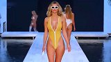 妩媚迷人，蹦蹦跳跳的超模，走秀欢快真是可爱