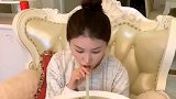娶了这么个“聪明”老婆,能怎么办呢,还不得顺着她来