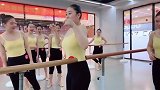 在这个容易发胖的季节里给大家看点给劲的