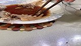 老外中国菜中国美食，康康居然能吐鱼骨头了