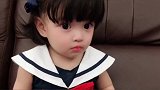 小女孩在看什么呢，眼神这么呆萌