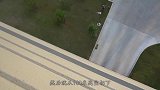 土豪毁机新操作，把苹果手机放入火龙果从50英尺丢下测试！