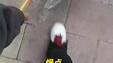 俩女生挑食喂室友，一根晾衣杆挑起全寝室的饭