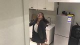女朋友无聊在家拍视频，总觉得怪怪的！