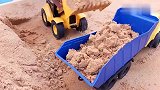 创意沙滩游戏：工程车修建城堡停车场