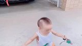 辽宁小宝宝：惹不起还躲不起，赶紧跑，吓死宝宝了！