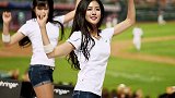 韩国棒球赛啦啦队助阵 女团热舞不停秀细腰长腿