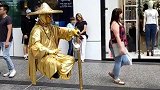 有谁知道他是怎么做到的吗