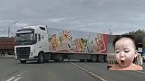 司机师傅拐弯时自带音效。