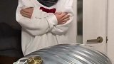 在寒冷的日子里用热水袋，第一次见这样的热水袋！