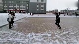 这个拥抱代价未免太大了吧