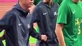 浙江U20全运会输球谢场被球迷训话 王钰栋独自转身离开