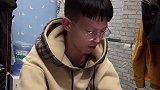 当室友不知道给刚加的女生发什么消息时寝室