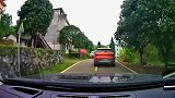 行车记录仪：讨厌开慢车的，怎么不推着走