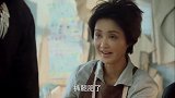 女子与外国帅哥对话，十分吃力，吐槽帅哥为什么不学中文