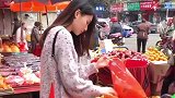 老婆买水果的方式让我大吃一惊，真让我长见识了