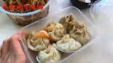 好好吃饭了，美女吃热干面，汤包和烧卖