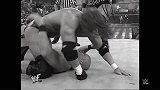 WWE-16年-HHH背叛史蒂夫·奥斯丁 裁判上前阻止也被打倒-专题