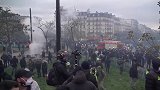 “黄背心”运动一周年示威者再上街 法国内政部长怒斥：暴徒！