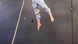 震撼开场，人体悬空术