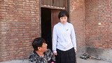 短剧：女婴被乞丐照顾，25年后送乞丐养父破衣，养父却感动不已