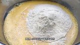 自己在家做蛋糕真的很简单，用一个电饭锅就能搞定，实用