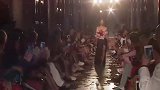 时尚走秀：模特儿漂亮，身材完美，时装华丽，尽显女人魅力