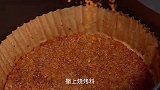 往吃剩的大米里倒一勺酱油放空气炸锅中烤一下,出锅以后满屋飘香