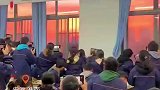 班主任让初三生暂停早自习，打开窗看漫天红霞！