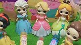 贝儿公主给姐妹们分糖吃，给白雪分了两盒口味不同的糖
