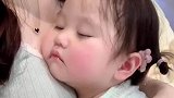 熊孩子睡得香，老妈着了急