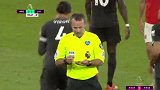 好狠！塞瓦略斯背后冲撞起跳的南野拓实 吃黄牌一张