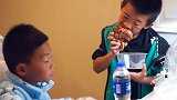 球王是怎么炼成的?看看这一口口的大肘子你就明白了!