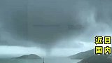 台风来袭，海面形成水龙卷太壮观了