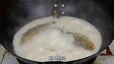 饭店煮的鲫鱼汤,为什么又白又浓?原来有这么多技巧,涨知识了