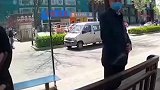导盲犬坐公交被骂哭 主人说几乎每天被赶