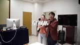 吉娜彩排现场为郎朗庆生，准备钢琴粽蛋糕甜蜜互动，产后身材吸睛