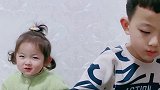 相差三岁的哥哥喂妹妹吃饭，哥哥：女孩子就是用来宠的
